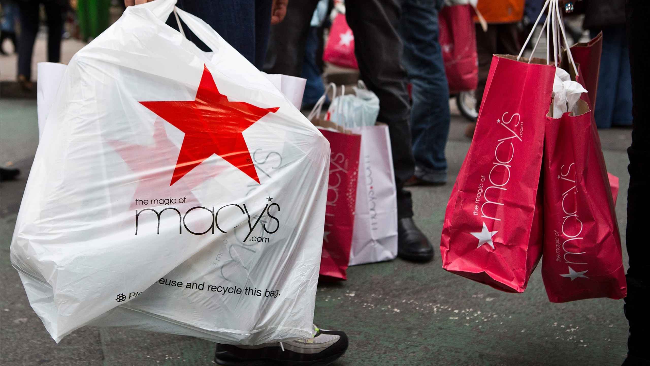 Macy’s workers intensify protest against low wage, other benefits